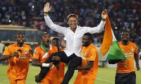 Herve Renard with the Ivorian players after the 2015 AFCON win over Ghana