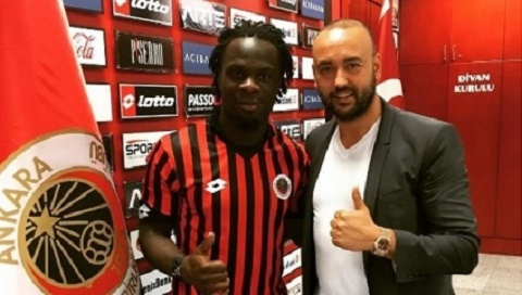 Elvis Manu with a club official