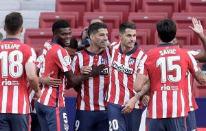 Partey celebrates the victory with his teammates