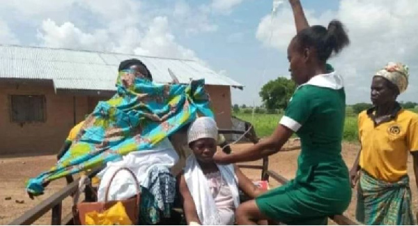 The midwife captured transporting a mother who had just given birth in a tricycle