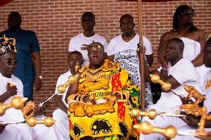 Otumfuo Osei Tutu II met with Tristram Hunt, the director of the Victoria and Albert Museum