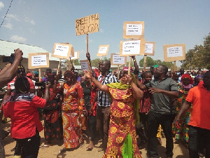 A crowd of constituents protesting at Paga for Pele's release