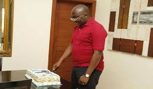 Dr Mahamudu Bawumia cutting a cake.