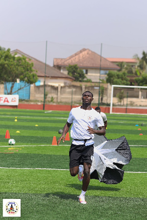 Jonas Adjetey training with Totti Laryea