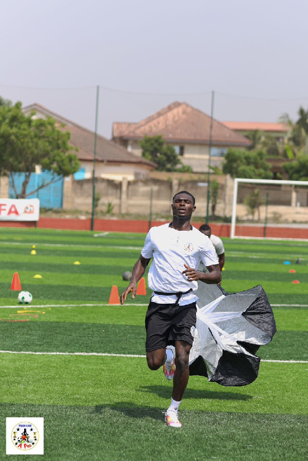 Jonas Adjetey training with Totti Laryea