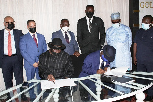 Dr. Sledge Nana Yaw Duodu and Mr. Philip Kwasi Akufo sign the agreement