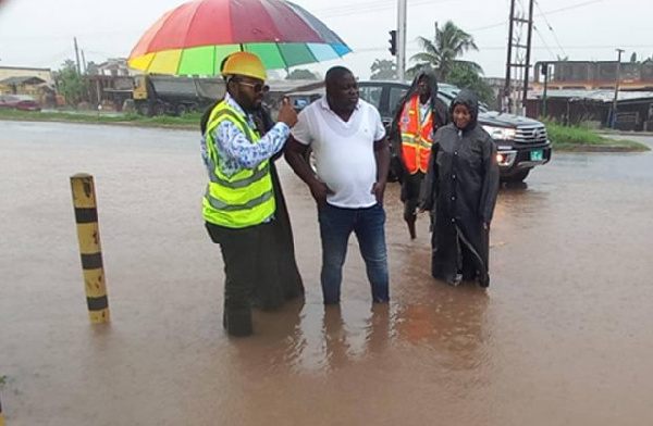 Despite heavy rain, he inspected ongoing drainage projects in flood-prone areas of his constituency