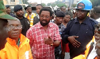 Accra Mayor, Dr Vanderpuye  inspects scene of fire