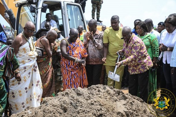 President Akufo-Addo cutting sod for the construction of the mini-habour and fish landing site