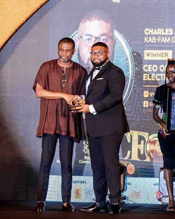 Charles Antwi-Boahen receiving the award