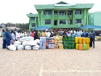 lizabeth Kaakie Mann presenting the items to the traditional authorities