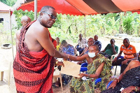 Nana Asiedu Ogyamante (L) presenting the report to Amankrado Ohene Adu