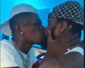 Dancehall singer Shatta Wale kissing a man, Shatta Kumoji