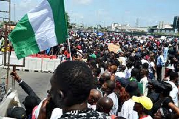 EndSARS protesters at Lekki toll gate before the shootings