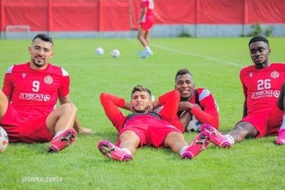 Emmanuel Boateng training with his teammates