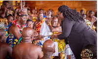 Ella Livingston Pinamang seeking blessings from Asantehene Otumfuo Osei Tutu II