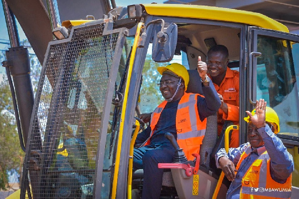 Dr Mahamudu Bawumia in the midst of some workers