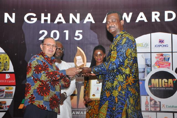 Kweku Ricketts Hagan, Dep Minister of Trade presenting award