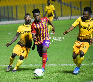 Hearts attacker Daniel Afriyie missed two glorious chances