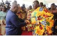 President Akufo-Addo in a handshake with Otumfuo Osei Tutu II