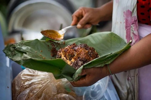 Food vendors have been urged to switch from single-use plastic takeaway packs to eco-friendly ones