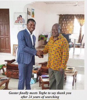 Togbe Adzie Lakle Howusu XII shaking hands with Gustav Kplom Asamoah