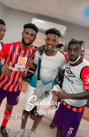 Callum Hudson-Odoi with Hearts players