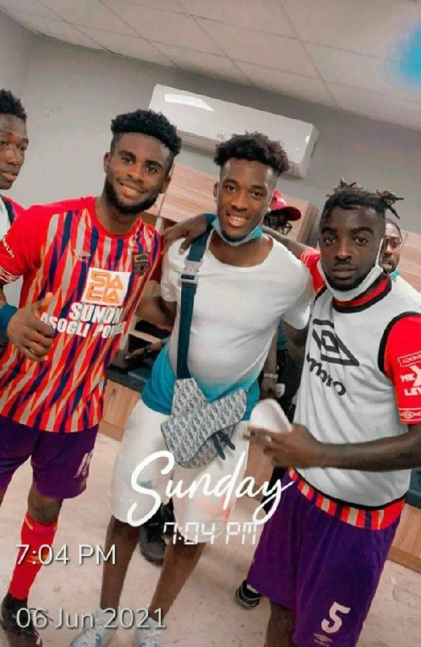 Callum Hudson-Odoi with Hearts players