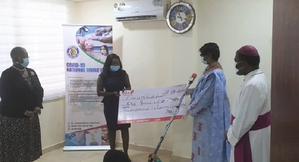 Ms Elizabeth Ayim presenting the dummy cheque to Justice Sophia Akufo