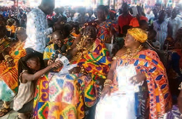 Osabarima Kwesi Atta II addressing the people