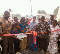 Samira Bawumia cutting tape to the newly constructed maternity block