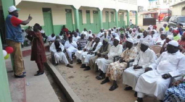 Alhaji Samson Kwakwa addressing a Zongo community