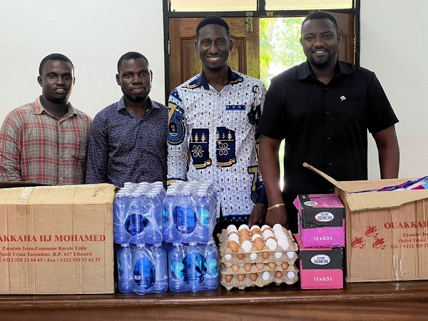 John Dumelo and some of the students