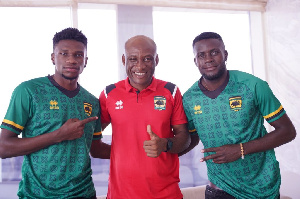 Ahmed Toure with Cameroonian players