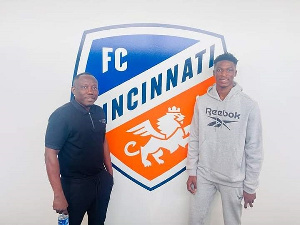 Salim Adams(L) unveiled by Cincinnati