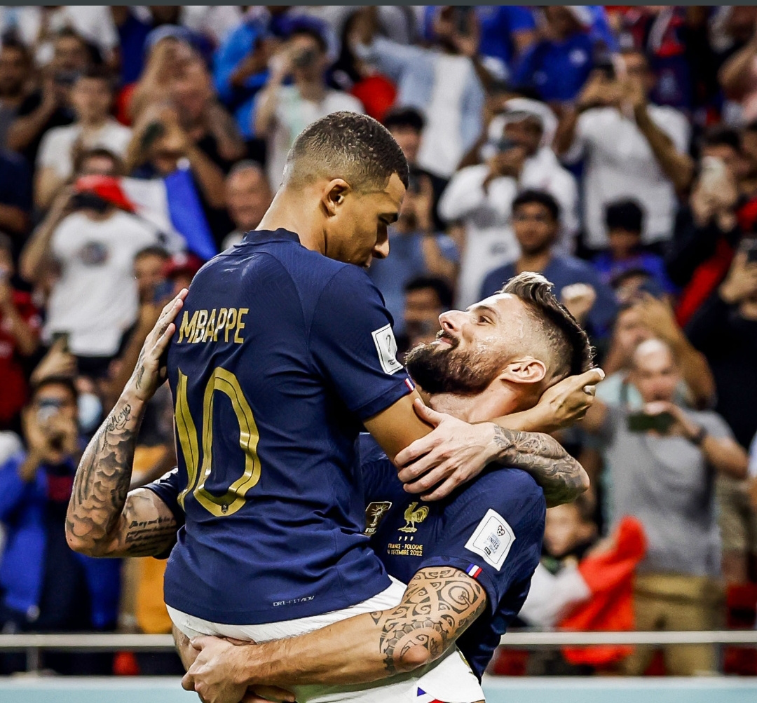 Mbappe celebrates with Giroud