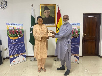 Pakistan High Commissioner to Ghana, Farhat Ayesha (left)