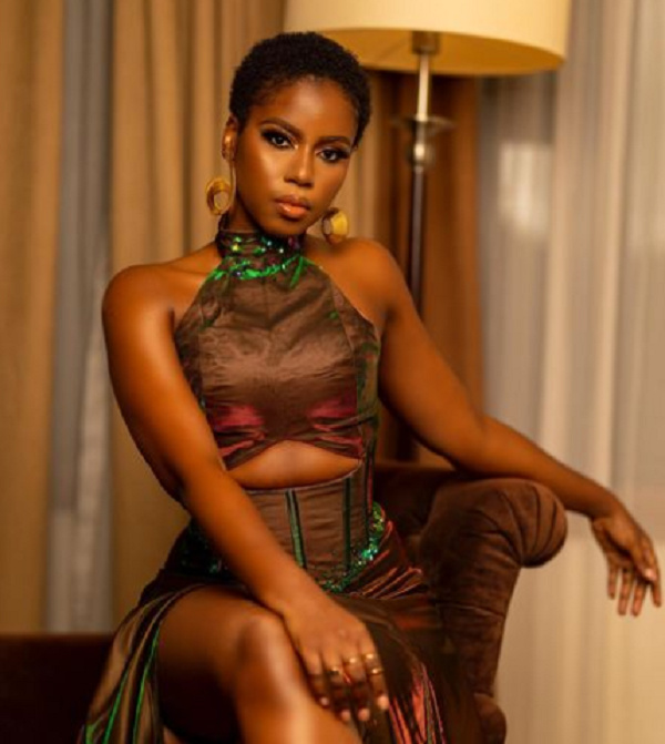 Female vocalist, MzVee