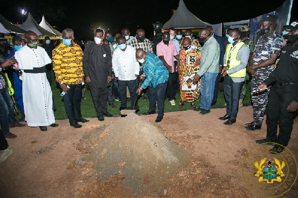 kufo-Addo with the shovel