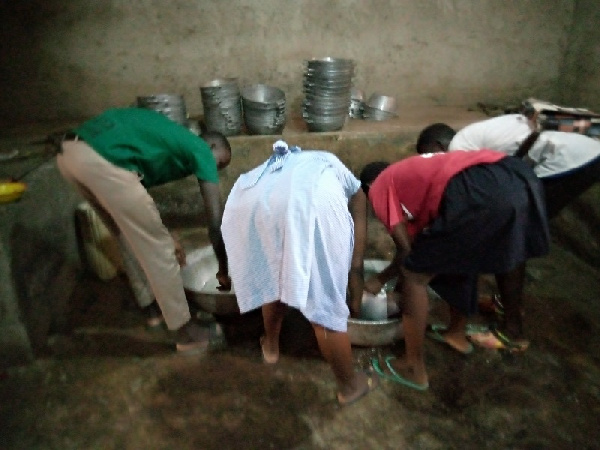 The students have formed a committee to help with food preparations