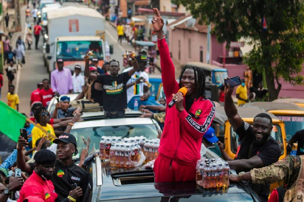 Dancehall artiste, Stonebwoy speaking to his fans