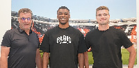 Kwadwo Duah (middle) with officials from FC Nürnberg