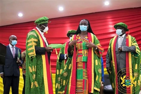 Vice Chancellor of KNUST, Prof. (Mrs.) Rita Akosua Dickson (middle) being inducted into office