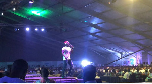 OB Amponsah on stage at D2R