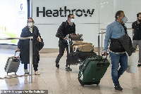 Travellers as dem dey arrive for UK airport