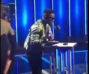 Sarkodie giving his acceptance speech