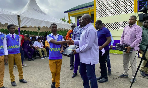 Dr. Mahamudu Bawumia presenting the laptops to the students