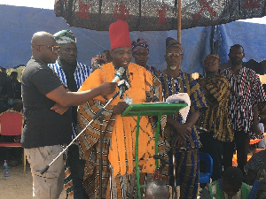 Osman Deiwia Nankpa III in red cap