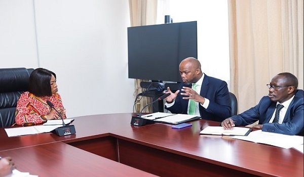 Wamkele Mene and Foreign Affairs Minister Shirley Ayorkor Botchwey in a meeting