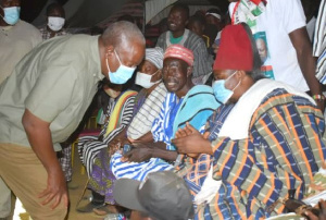 John Mahama interacting with Paramount Chief of the Nangodi Traditional Area